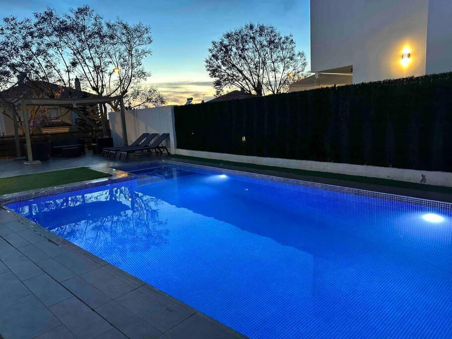 Modern 5-Bedroom Villa With Pool Montequinto Exterior photo