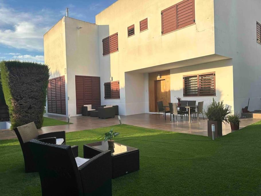 Modern 5-Bedroom Villa With Pool Montequinto Exterior photo
