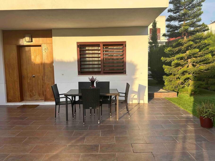 Modern 5-Bedroom Villa With Pool Montequinto Exterior photo